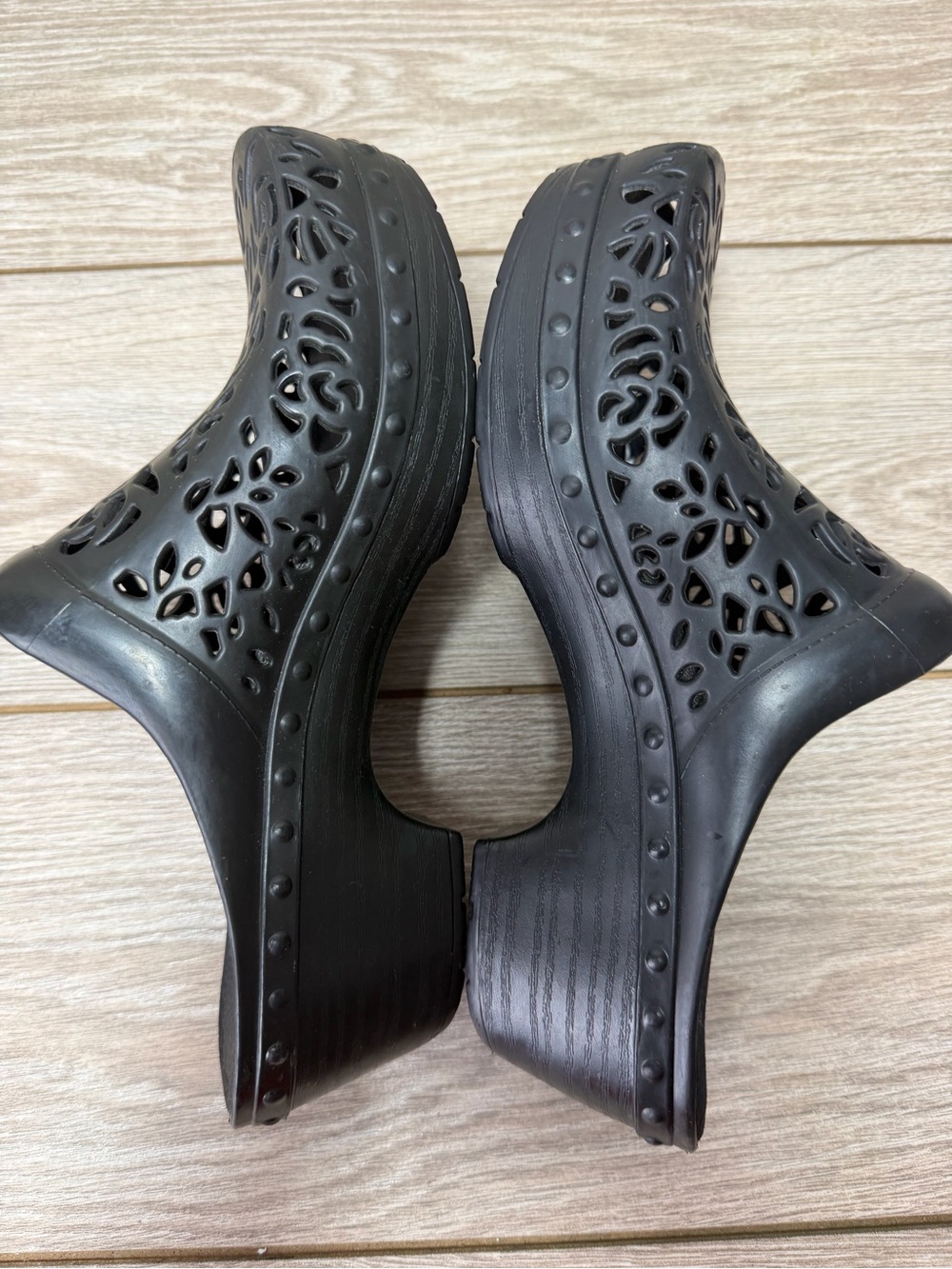 Dansko Pippa Molded Plastic Rubber Cut Out Clog Shoe Black Womens Size 39 US 8.5 - Picture 5 of 8